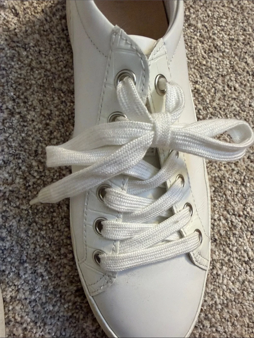 Vionic Women's White Leather Lace-Up Sneakers with Subtle Stitching